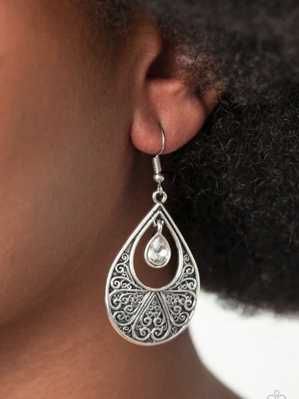 Paparazzi Jewelry Accessories - Garden Magic - White Earrings - Vintage